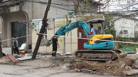 Cảng vụ hàng không miền Bắc thực hiện cưỡng chế tháo dỡ công trình xây dựng không phép trên đất chiếm tại Cảng HKQT Nội Bài